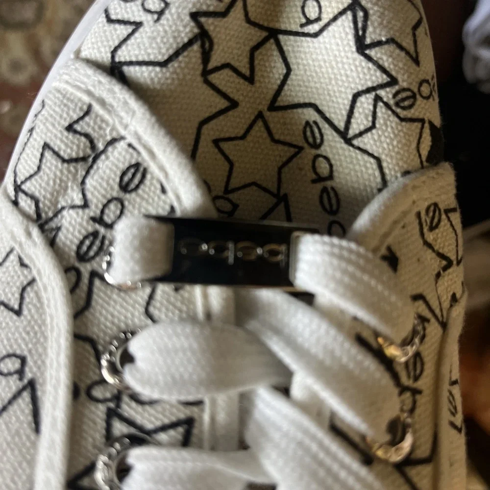 Women's‎  Size 7.5 Bebe Stars Logo Tie Tennis Shoes Sneakers - Picture 4 of 8